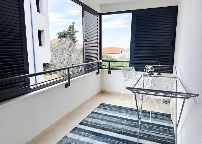 New 2 Bed, 1 Bath In Apartamento *