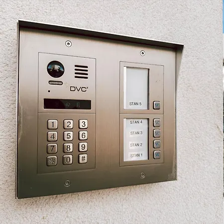 דירה New 2 Bed, 1 Bath In