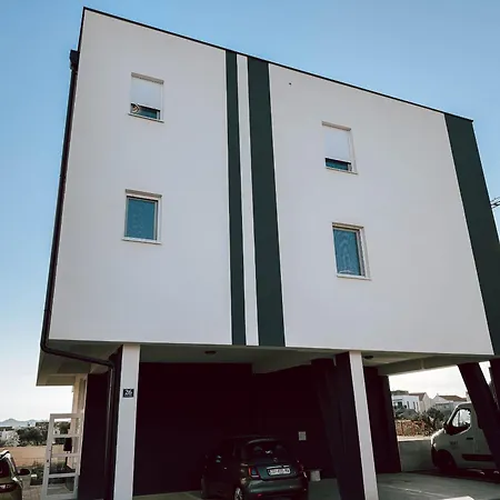 New 2 Bed, 1 Bath In * זאדאר