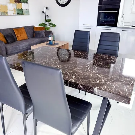 Branimir 2 Bed, 1 Bath In Apartment Zadar
