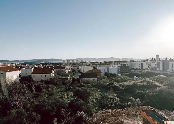 New 2 Bed, 1 Bath In דירה