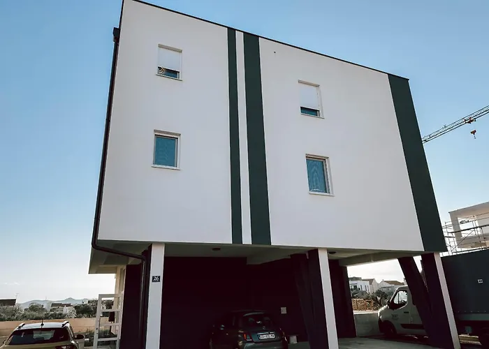New 2 Bed, 1 Bath In * زادار