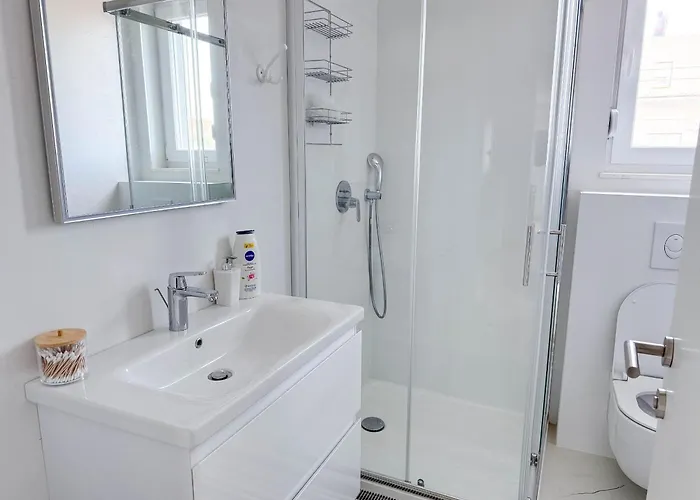 New 2 Bed, 1 Bath In * זאדאר